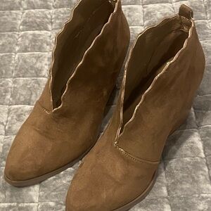 BEAST FASHION Brown Scalloped Suede Ankle Booties